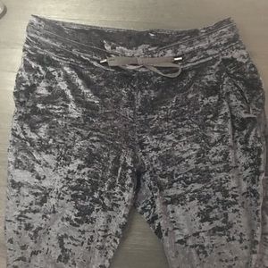 Lululemon Ready to Crush Jogger
Black